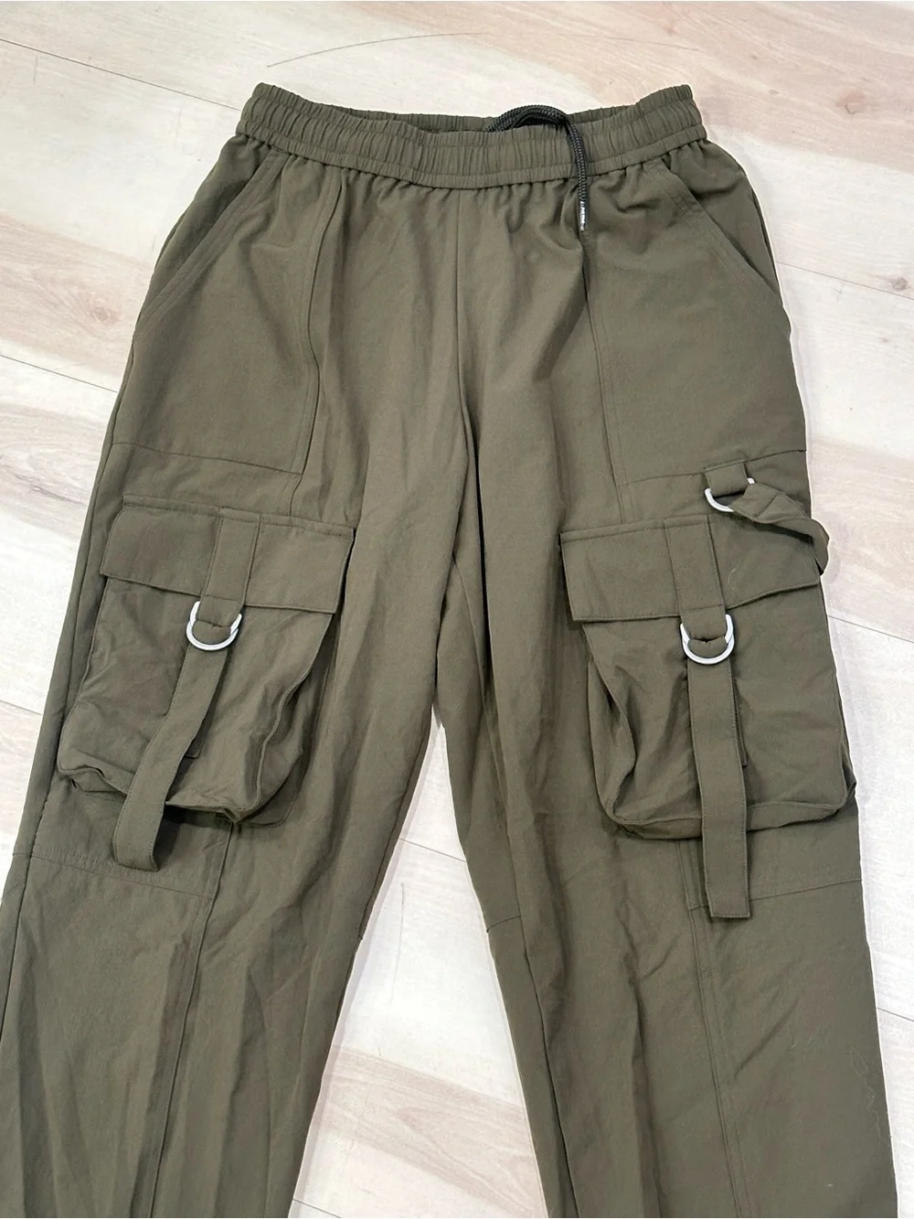High-Waist City Wise Cargo Pants in Dark Olive by Alo Yoga size XS Casual